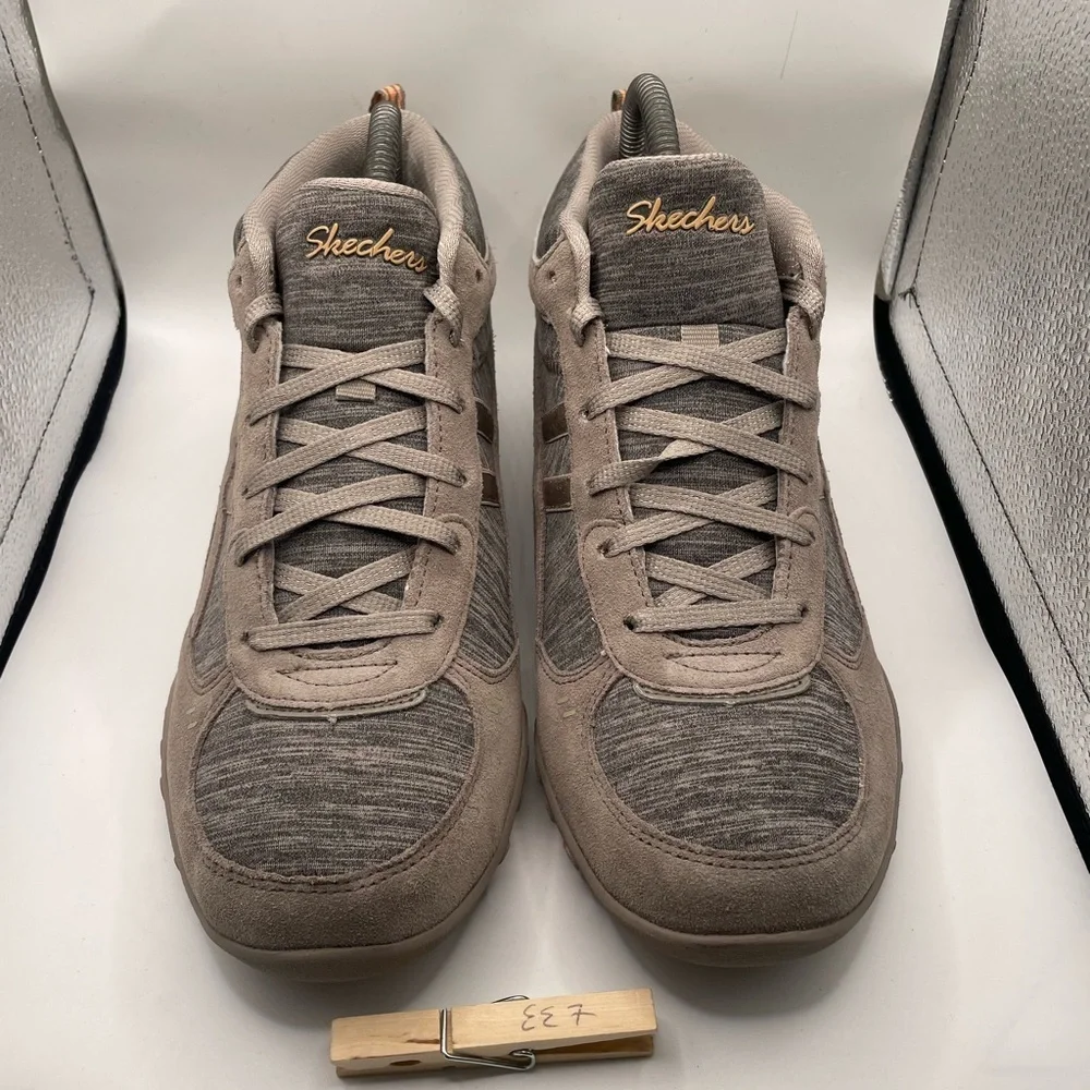 Skechers gently used